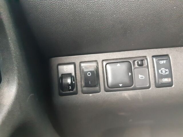 Бежевый Ниссан Навара, объемом двигателя 0 л и пробегом 190 тыс. км за 5999 $, фото 5 на Automoto.ua