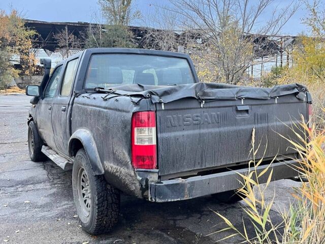 Черный Ниссан Навара, объемом двигателя 2.5 л и пробегом 400 тыс. км за 3338 $, фото 2 на Automoto.ua