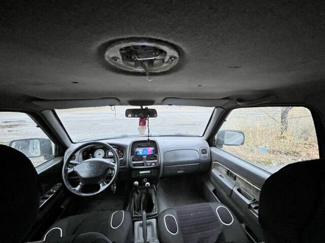 Черный Ниссан Навара, объемом двигателя 2.5 л и пробегом 165 тыс. км за 3622 $, фото 6 на Automoto.ua