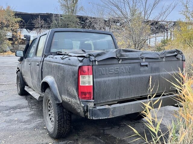 Черный Ниссан Навара, объемом двигателя 2.5 л и пробегом 165 тыс. км за 3622 $, фото 3 на Automoto.ua