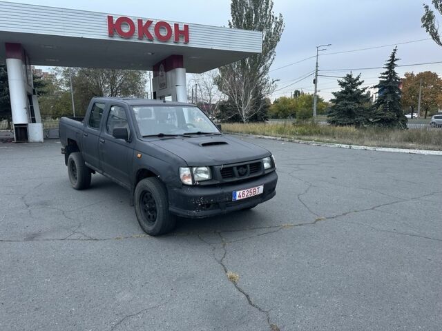 Чорний Ніссан Навара, об'ємом двигуна 2.5 л та пробігом 333 тис. км за 4200 $, фото 4 на Automoto.ua