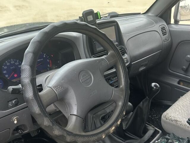 Чорний Ніссан Навара, об'ємом двигуна 2.5 л та пробігом 433 тис. км за 3999 $, фото 5 на Automoto.ua
