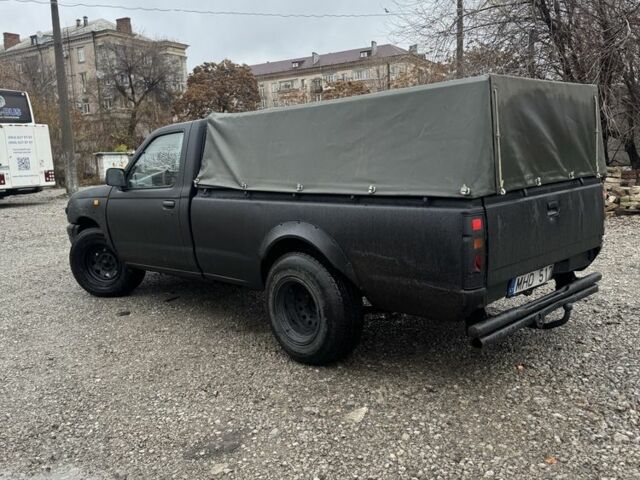 Черный Ниссан Навара, объемом двигателя 2.5 л и пробегом 1000 тыс. км за 3300 $, фото 3 на Automoto.ua