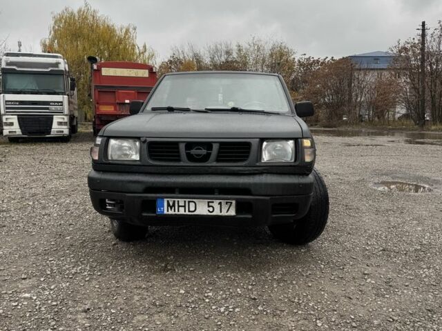 Черный Ниссан Навара, объемом двигателя 2.5 л и пробегом 1000 тыс. км за 3300 $, фото 1 на Automoto.ua