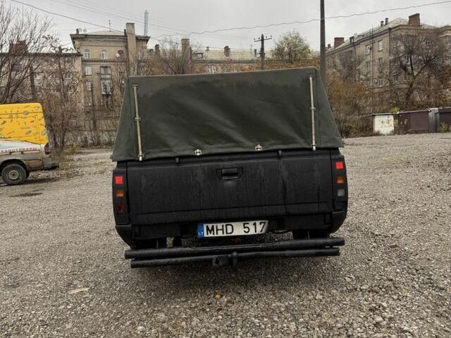 Черный Ниссан Навара, объемом двигателя 2.5 л и пробегом 1000 тыс. км за 3300 $, фото 4 на Automoto.ua