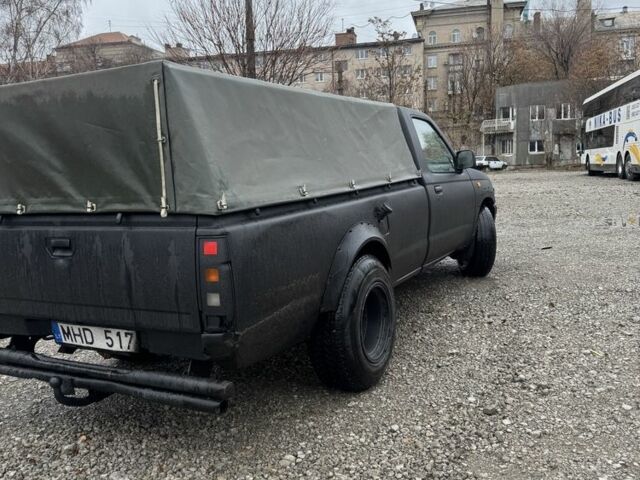 Черный Ниссан Навара, объемом двигателя 2.5 л и пробегом 1000 тыс. км за 3300 $, фото 5 на Automoto.ua