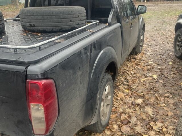 Черный Ниссан Навара, объемом двигателя 2.5 л и пробегом 200 тыс. км за 4000 $, фото 3 на Automoto.ua