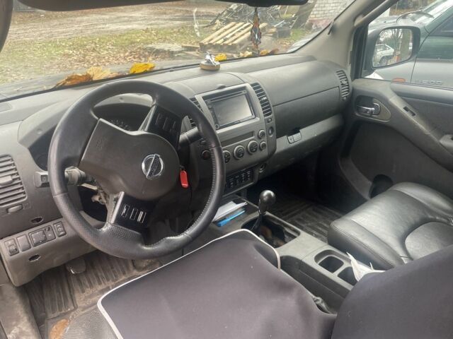 Черный Ниссан Навара, объемом двигателя 2.5 л и пробегом 200 тыс. км за 4000 $, фото 6 на Automoto.ua