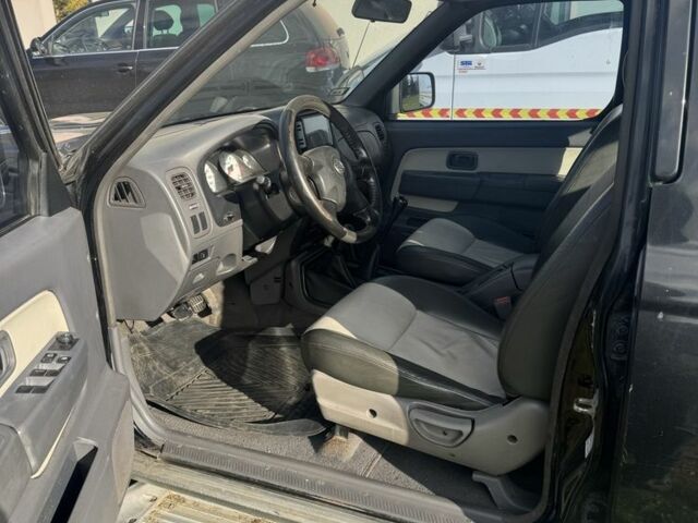 Чорний Ніссан Навара, об'ємом двигуна 2.7 л та пробігом 168 тис. км за 3000 $, фото 6 на Automoto.ua