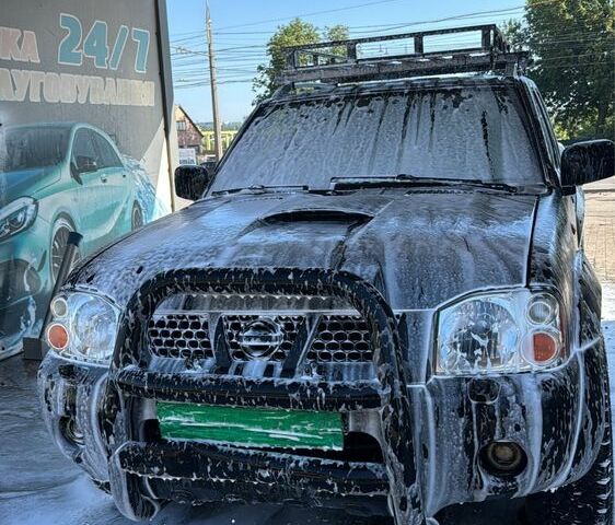 Чорний Ніссан Навара, об'ємом двигуна 2.5 л та пробігом 330 тис. км за 4500 $, фото 2 на Automoto.ua