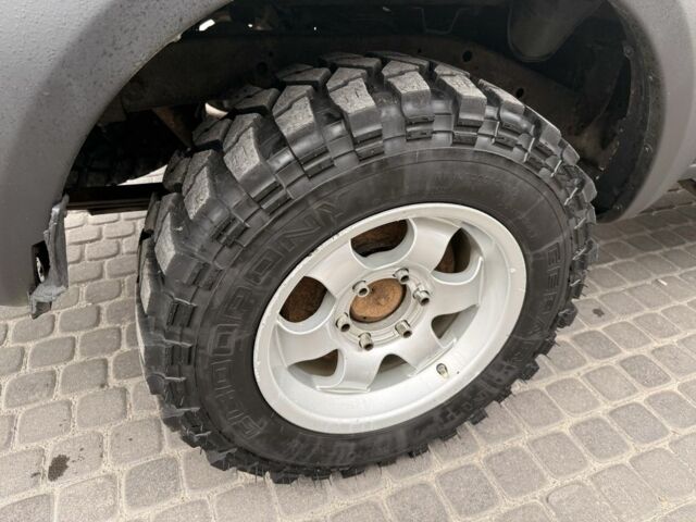 Черный Ниссан Навара, объемом двигателя 2.5 л и пробегом 200 тыс. км за 4750 $, фото 14 на Automoto.ua