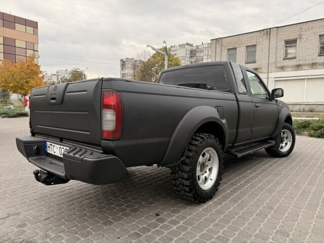 Черный Ниссан Навара, объемом двигателя 2.5 л и пробегом 200 тыс. км за 4750 $, фото 8 на Automoto.ua