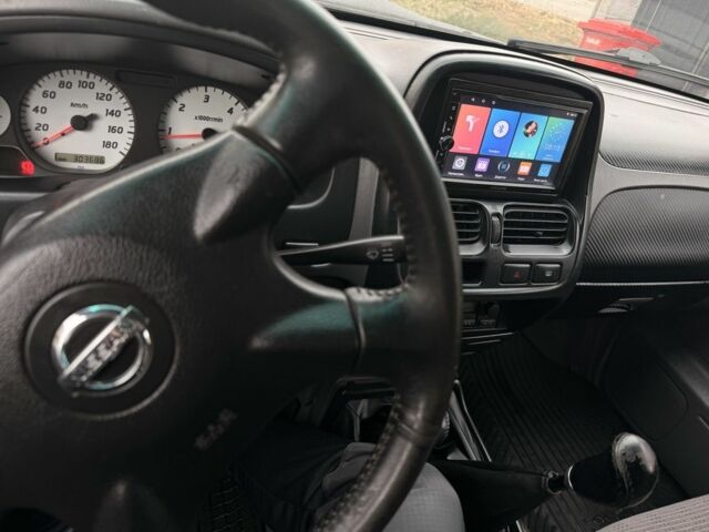 Черный Ниссан Навара, объемом двигателя 2.5 л и пробегом 200 тыс. км за 4750 $, фото 13 на Automoto.ua