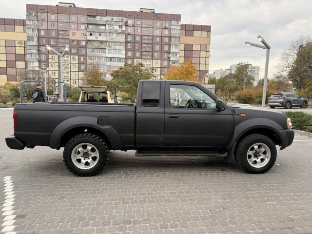 Черный Ниссан Навара, объемом двигателя 2.5 л и пробегом 200 тыс. км за 4750 $, фото 4 на Automoto.ua