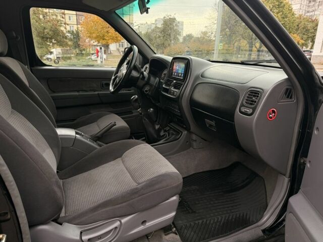 Черный Ниссан Навара, объемом двигателя 2.5 л и пробегом 200 тыс. км за 4750 $, фото 11 на Automoto.ua