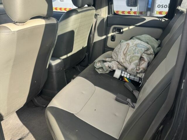 Чорний Ніссан Навара, об'ємом двигуна 2.7 л та пробігом 168 тис. км за 3000 $, фото 8 на Automoto.ua