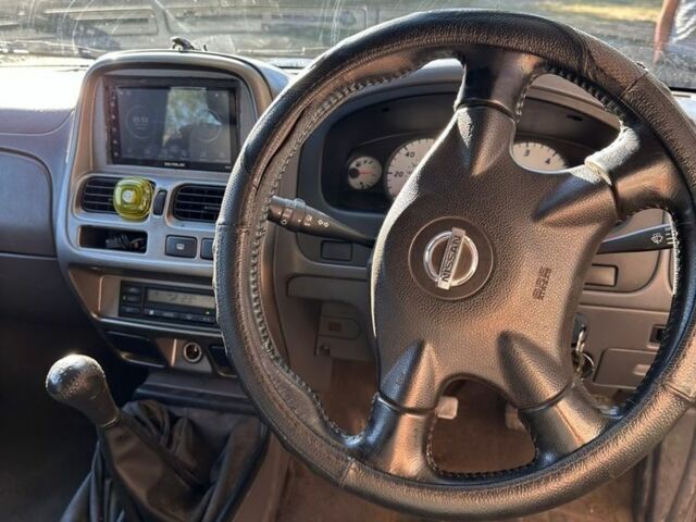 Черный Ниссан Навара, объемом двигателя 0 л и пробегом 260 тыс. км за 4122 $, фото 6 на Automoto.ua