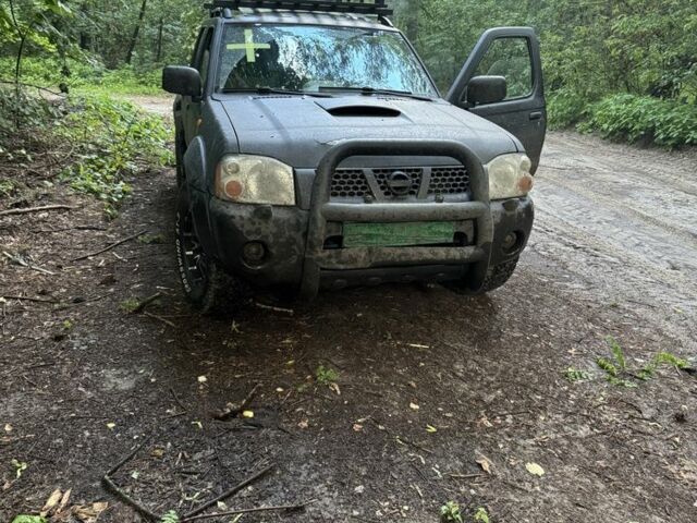 Чорний Ніссан Навара, об'ємом двигуна 2.5 л та пробігом 330 тис. км за 4500 $, фото 5 на Automoto.ua