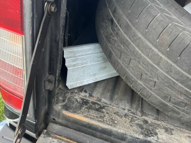 Чорний Ніссан Навара, об'ємом двигуна 2.7 л та пробігом 168 тис. км за 3000 $, фото 3 на Automoto.ua