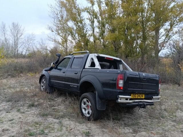 Черный Ниссан Навара, объемом двигателя 2.5 л и пробегом 100 тыс. км за 5300 $, фото 7 на Automoto.ua