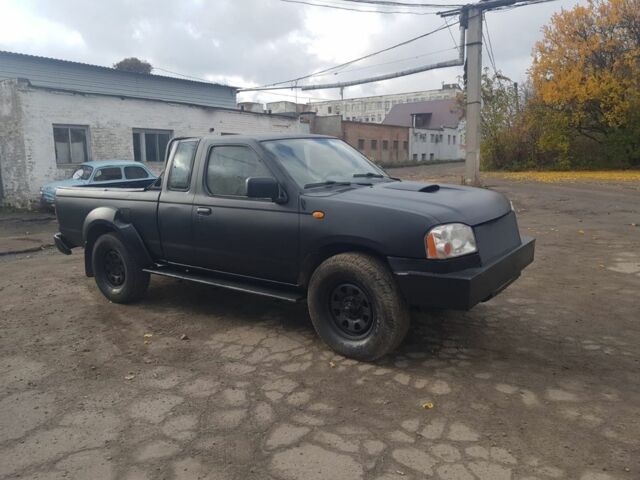 Черный Ниссан Навара, объемом двигателя 2.5 л и пробегом 200 тыс. км за 5850 $, фото 2 на Automoto.ua