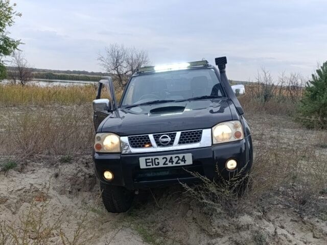 Черный Ниссан Навара, объемом двигателя 2.5 л и пробегом 100 тыс. км за 5300 $, фото 5 на Automoto.ua