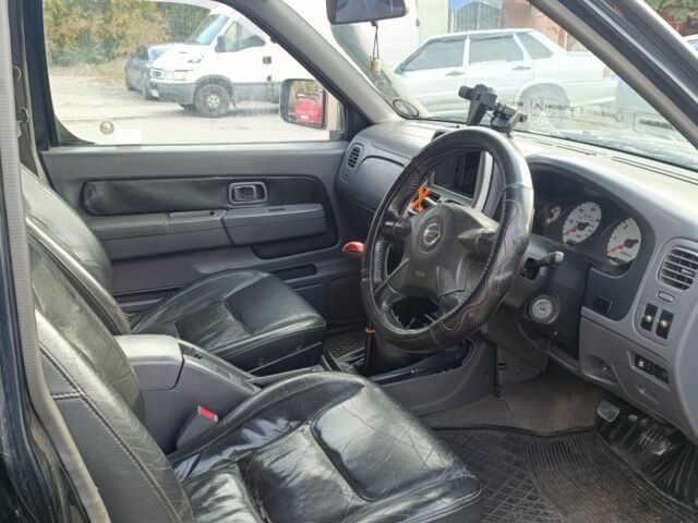 Черный Ниссан Навара, объемом двигателя 2.5 л и пробегом 100 тыс. км за 5300 $, фото 12 на Automoto.ua