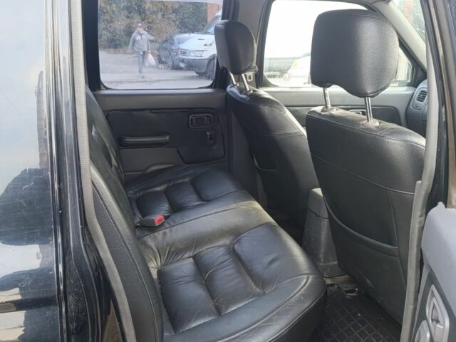 Черный Ниссан Навара, объемом двигателя 2.5 л и пробегом 100 тыс. км за 5300 $, фото 13 на Automoto.ua
