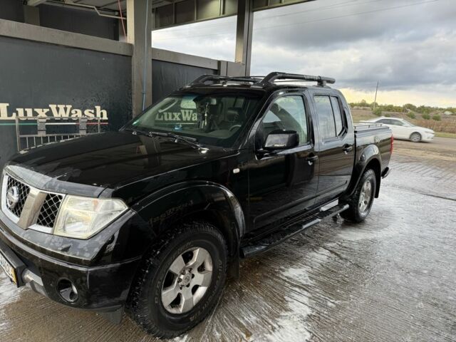 Черный Ниссан Навара, объемом двигателя 2.5 л и пробегом 325 тыс. км за 6000 $, фото 2 на Automoto.ua