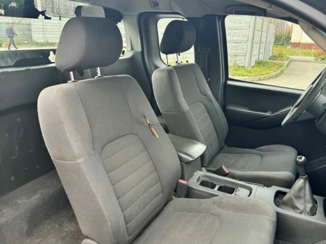 Чорний Ніссан Навара, об'ємом двигуна 2.5 л та пробігом 390 тис. км за 4161 $, фото 2 на Automoto.ua