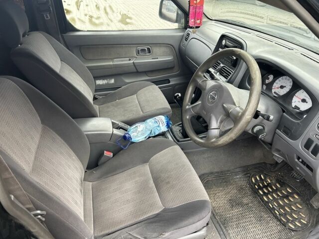 Черный Ниссан Навара, объемом двигателя 2.5 л и пробегом 220 тыс. км за 4250 $, фото 8 на Automoto.ua