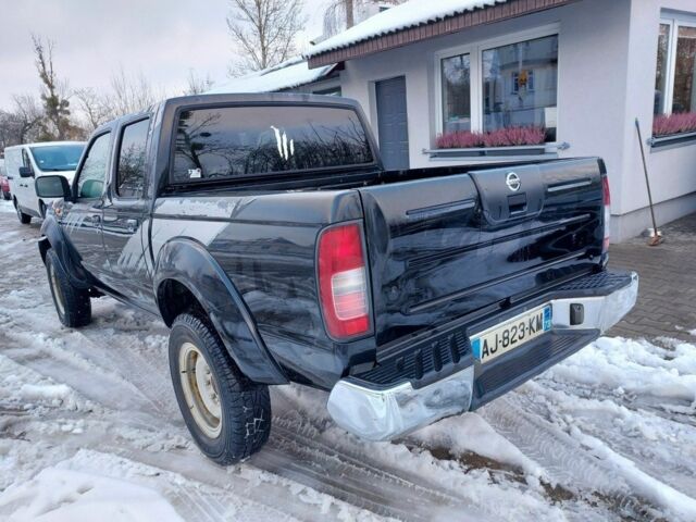 Чорний Ніссан Навара, об'ємом двигуна 2.5 л та пробігом 168 тис. км за 2649 $, фото 3 на Automoto.ua