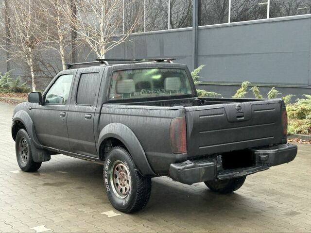 Черный Ниссан Навара, объемом двигателя 2.5 л и пробегом 200 тыс. км за 3450 $, фото 2 на Automoto.ua