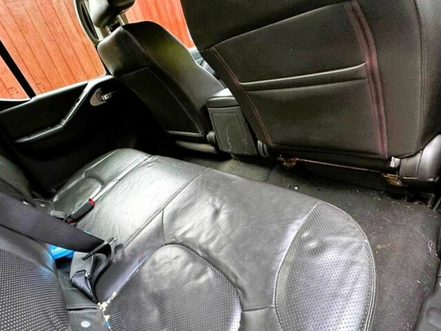 Черный Ниссан Навара, объемом двигателя 2.5 л и пробегом 170 тыс. км за 4900 $, фото 7 на Automoto.ua