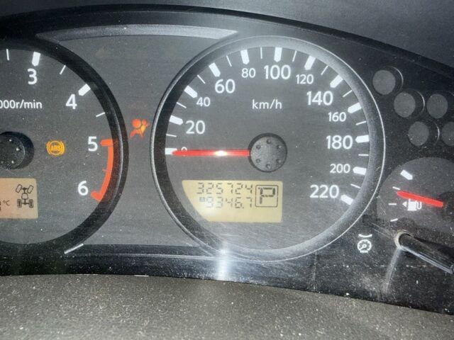 Черный Ниссан Навара, объемом двигателя 2.5 л и пробегом 325 тыс. км за 6000 $, фото 3 на Automoto.ua