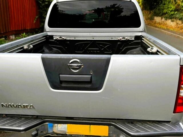 Черный Ниссан Навара, объемом двигателя 2.5 л и пробегом 170 тыс. км за 4900 $, фото 3 на Automoto.ua