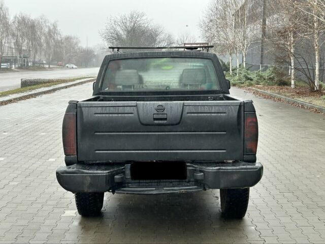 Черный Ниссан Навара, объемом двигателя 2.5 л и пробегом 200 тыс. км за 3450 $, фото 3 на Automoto.ua