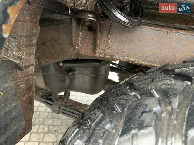 Черный Ниссан Навара, объемом двигателя 2.49 л и пробегом 410 тыс. км за 10000 $, фото 9 на Automoto.ua