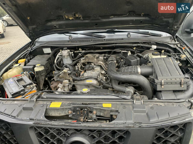 Черный Ниссан Навара, объемом двигателя 2.49 л и пробегом 410 тыс. км за 10000 $, фото 12 на Automoto.ua