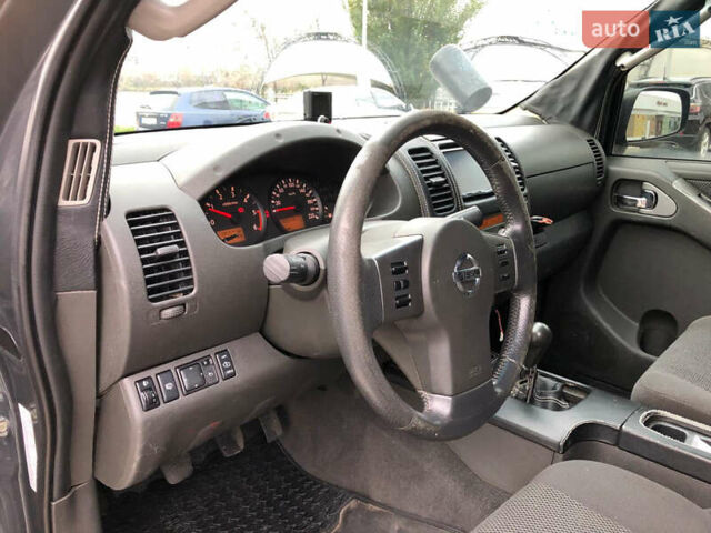 Черный Ниссан Навара, объемом двигателя 2.49 л и пробегом 200 тыс. км за 10000 $, фото 13 на Automoto.ua