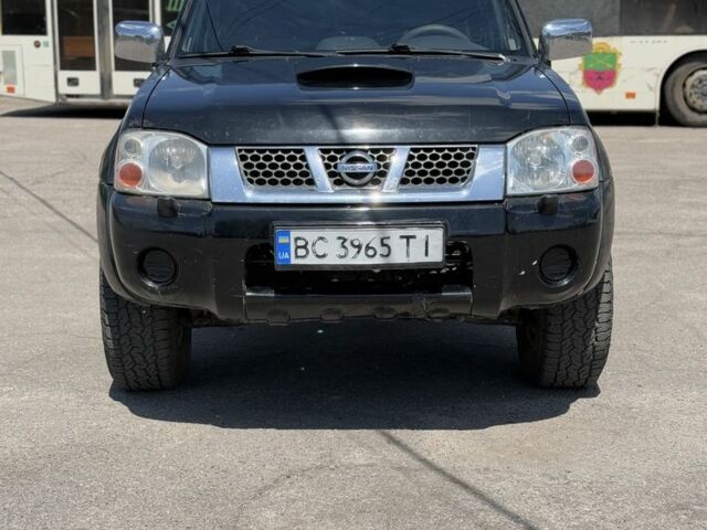 Черный Ниссан Навара, объемом двигателя 2.5 л и пробегом 250 тыс. км за 4800 $, фото 1 на Automoto.ua