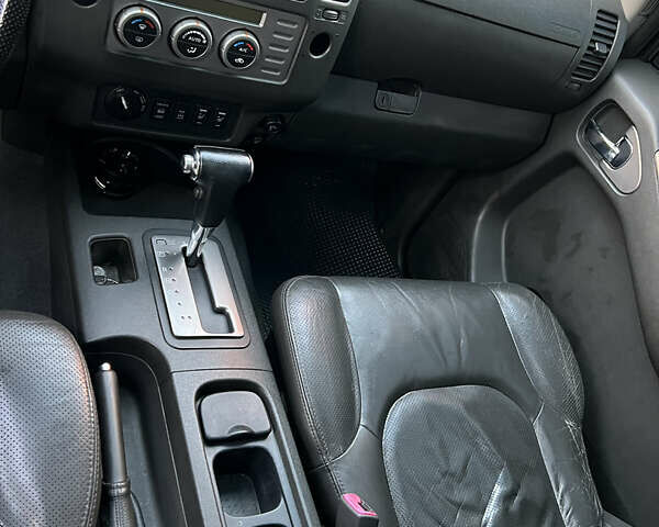 Чорний Ніссан Навара, об'ємом двигуна 2.49 л та пробігом 275 тис. км за 12500 $, фото 6 на Automoto.ua