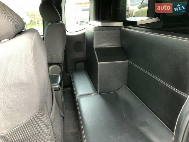 Черный Ниссан Навара, объемом двигателя 2.49 л и пробегом 200 тыс. км за 10000 $, фото 12 на Automoto.ua