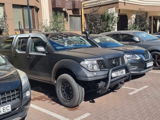 Черный Ниссан Навара, объемом двигателя 2.5 л и пробегом 200 тыс. км за 6500 $, фото 4 на Automoto.ua