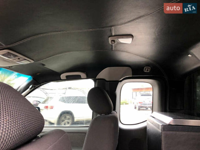 Черный Ниссан Навара, объемом двигателя 2.49 л и пробегом 200 тыс. км за 10000 $, фото 9 на Automoto.ua