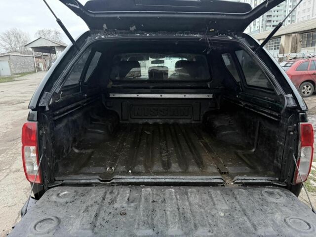 Черный Ниссан Навара, объемом двигателя 2.5 л и пробегом 210 тыс. км за 4000 $, фото 6 на Automoto.ua