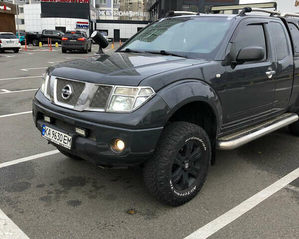 Черный Ниссан Навара, объемом двигателя 2.49 л и пробегом 200 тыс. км за 10000 $, фото 2 на Automoto.ua