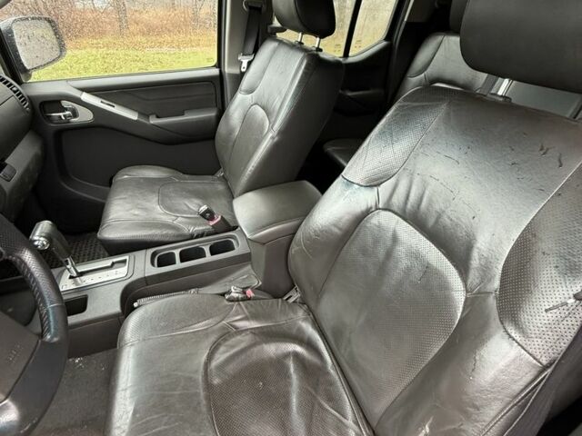 Черный Ниссан Навара, объемом двигателя 0 л и пробегом 200 тыс. км за 5200 $, фото 4 на Automoto.ua