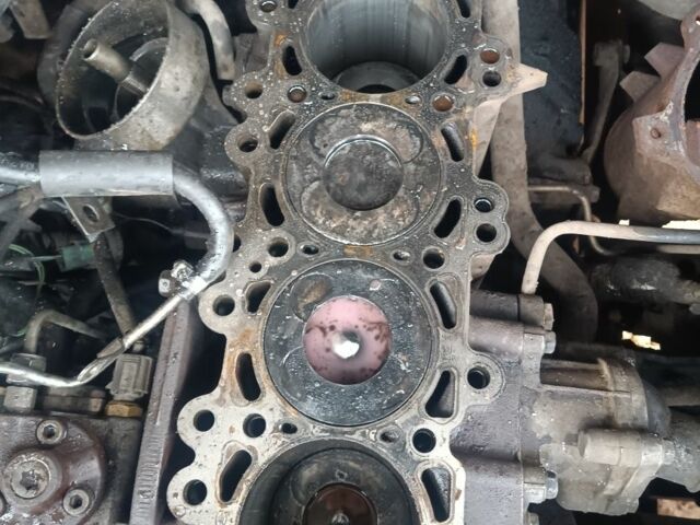 Черный Ниссан Навара, объемом двигателя 2.5 л и пробегом 300 тыс. км за 2800 $, фото 8 на Automoto.ua