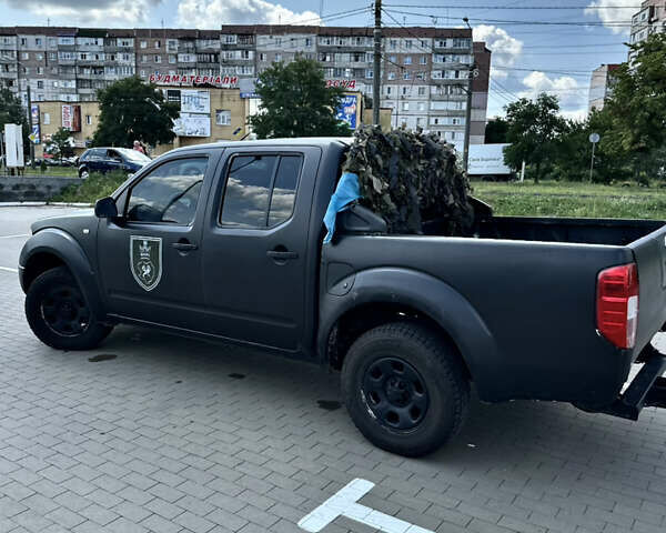 Черный Ниссан Навара, объемом двигателя 2.49 л и пробегом 300 тыс. км за 7237 $, фото 2 на Automoto.ua